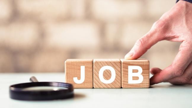 Job-tipps für Bewerber und Interessenten, visualisiert durch Bausteine, die gemeinsam den Begriff Job ergeben. (Link zur Seite Karriere und Ausbildung)