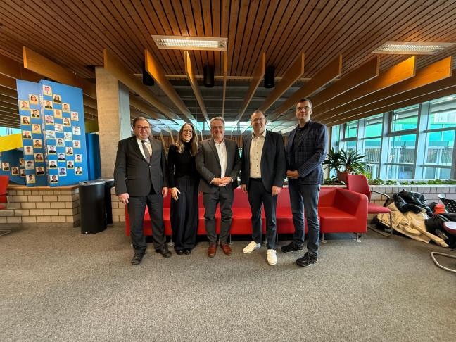 Begrüßung des neuen Schulleiters durch Landrat und Dezernent